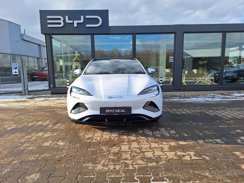 3,8 S (0-100 km/h) / Zasięg 520 km / Head-Up / Dynaudio® / Kamera 360