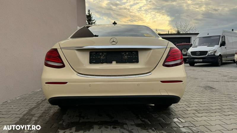 Mercedes-Benz E 220 d 9G-TRONIC Exclusive - 10