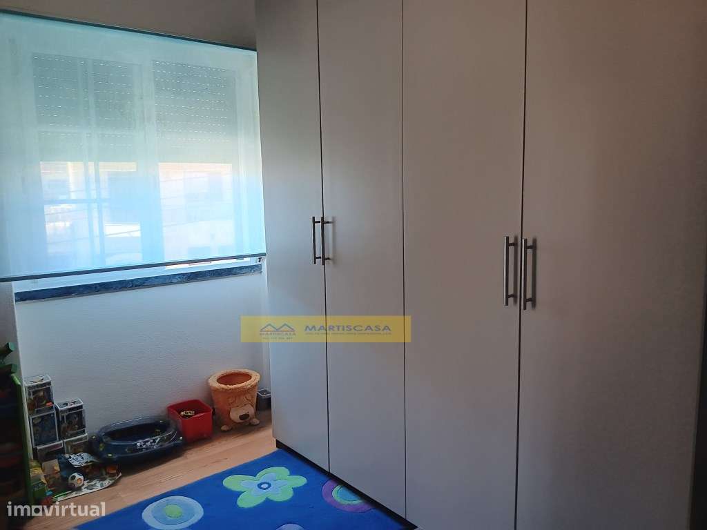 Moradia T4 totalmente remodelada, garagem, sotão e espaço exterior,...-39