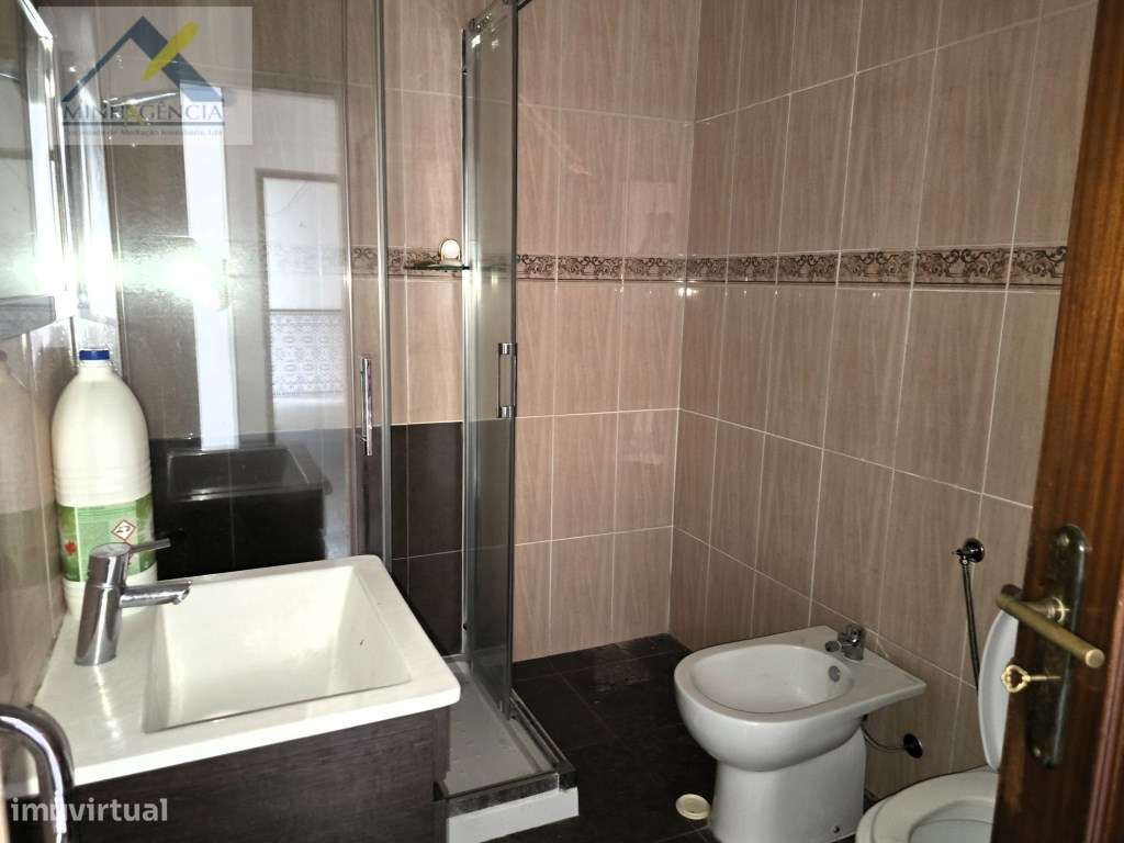 Apartamento T2 na Av. Bento Gonçalves em Setúbal-23