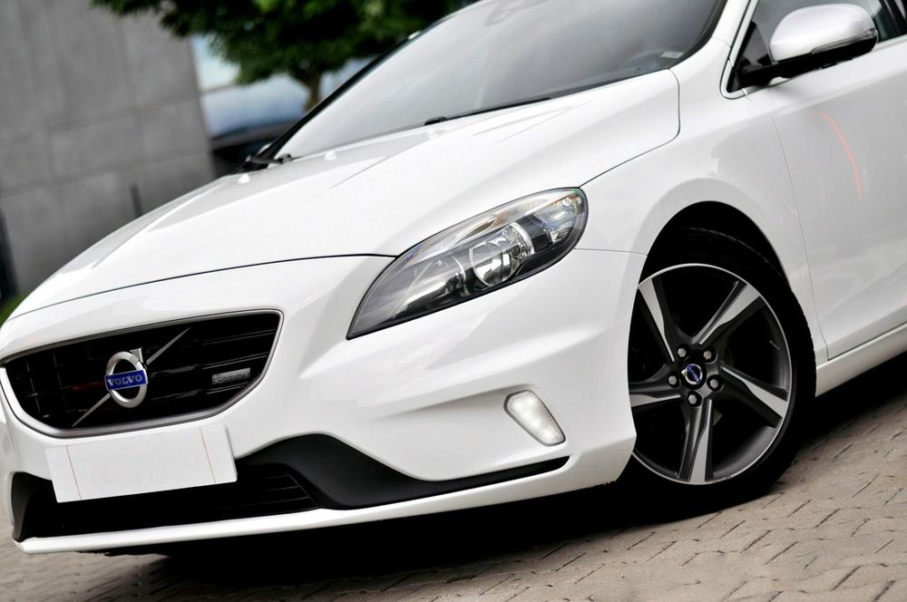 Volvo V40 II (2012-) D2 R-Design Momentum 2014