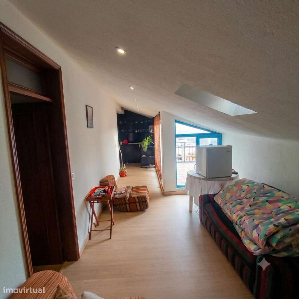 Apartamento T2 com terraço, varanda e 3 casas de banho-7