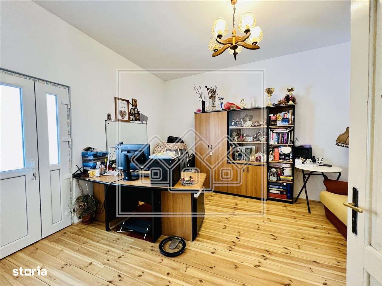 Casa in Lazaret, 900 mp teren, 663 mp gradina, pivnita si pod - Imagine principală: 5/14