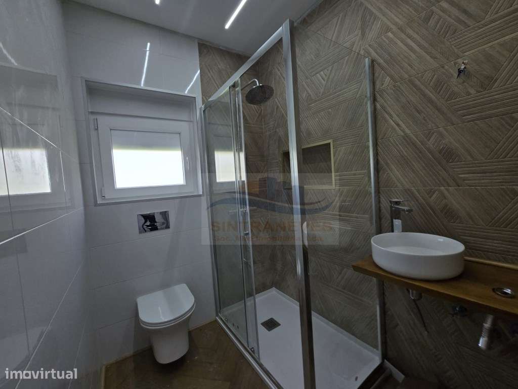 T3 Junto á Urbanização Vila Chã, com 2 WCS e Varandas - Totalmente ...-13