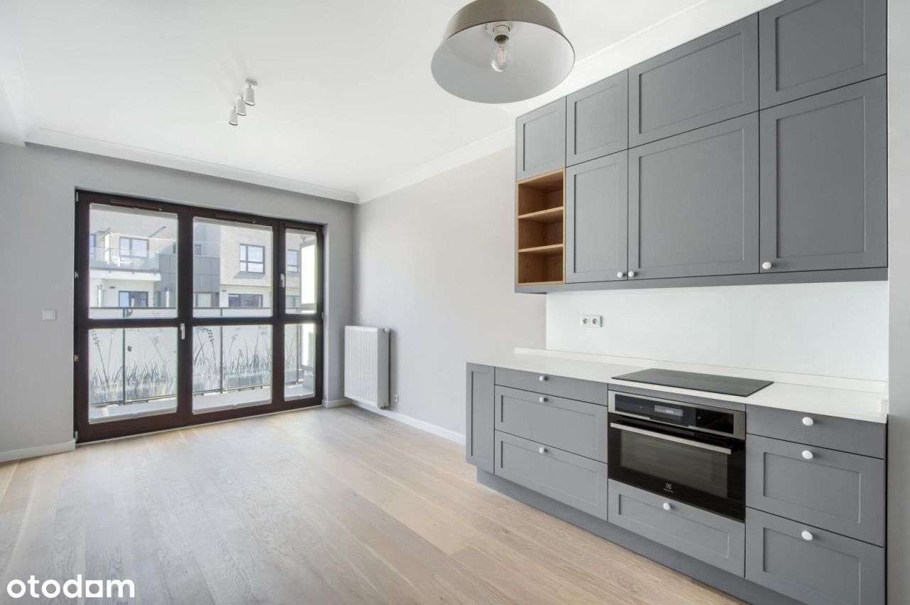 Skierniewicka, 2 pok. z balkonem na ostatnim piętr-0