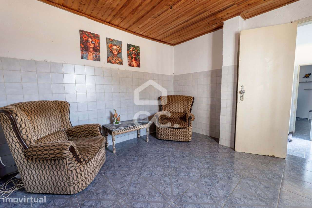 Moradia T2+2 com garagem e vista Serra de Montejunto em Murteira, Cada-23