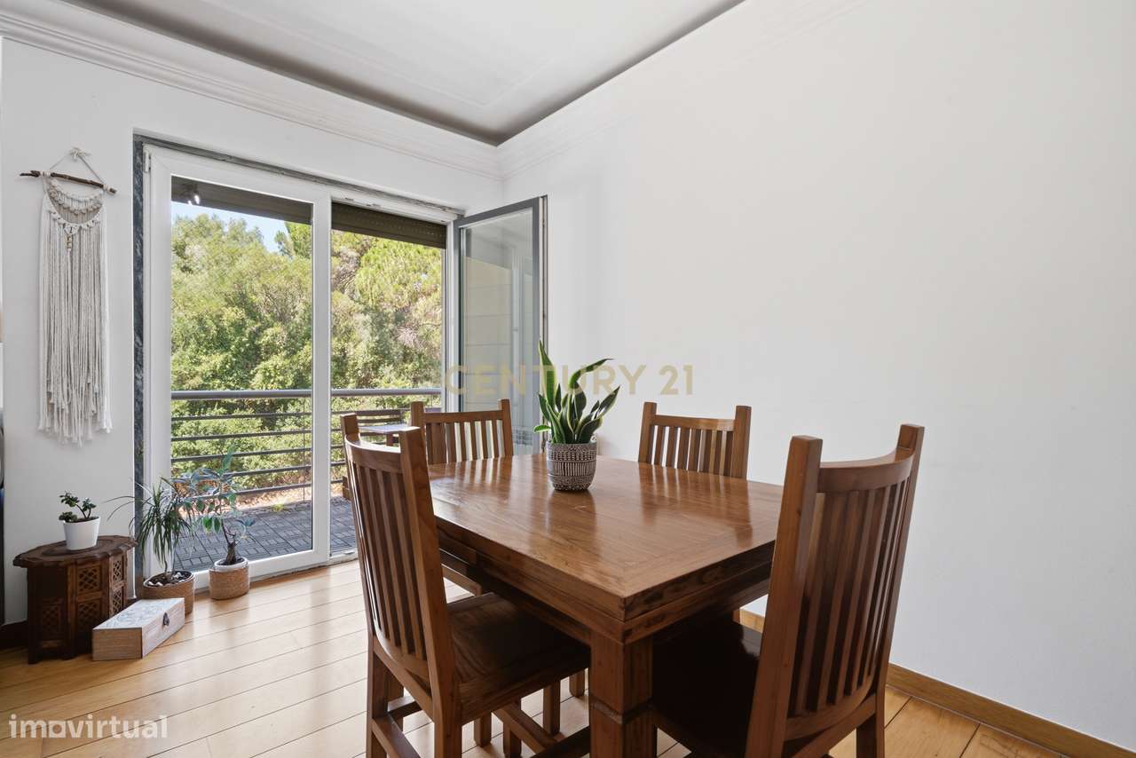 Elegante Apartamento T3 no Estoril com Box Fechada para 3 carros a pou-6