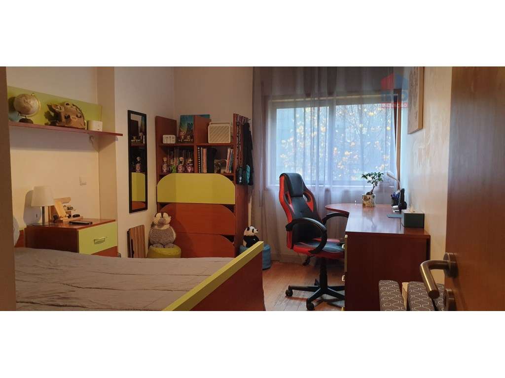 APARTAMENTO T3 COM 2 LUGARES DE GARAGEM NO CENTRO DE VILA REAL-14
