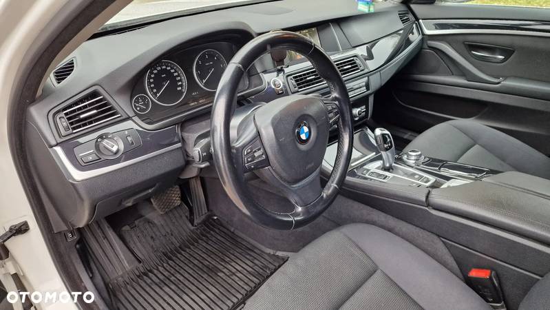 BMW Seria 5 518d - 24