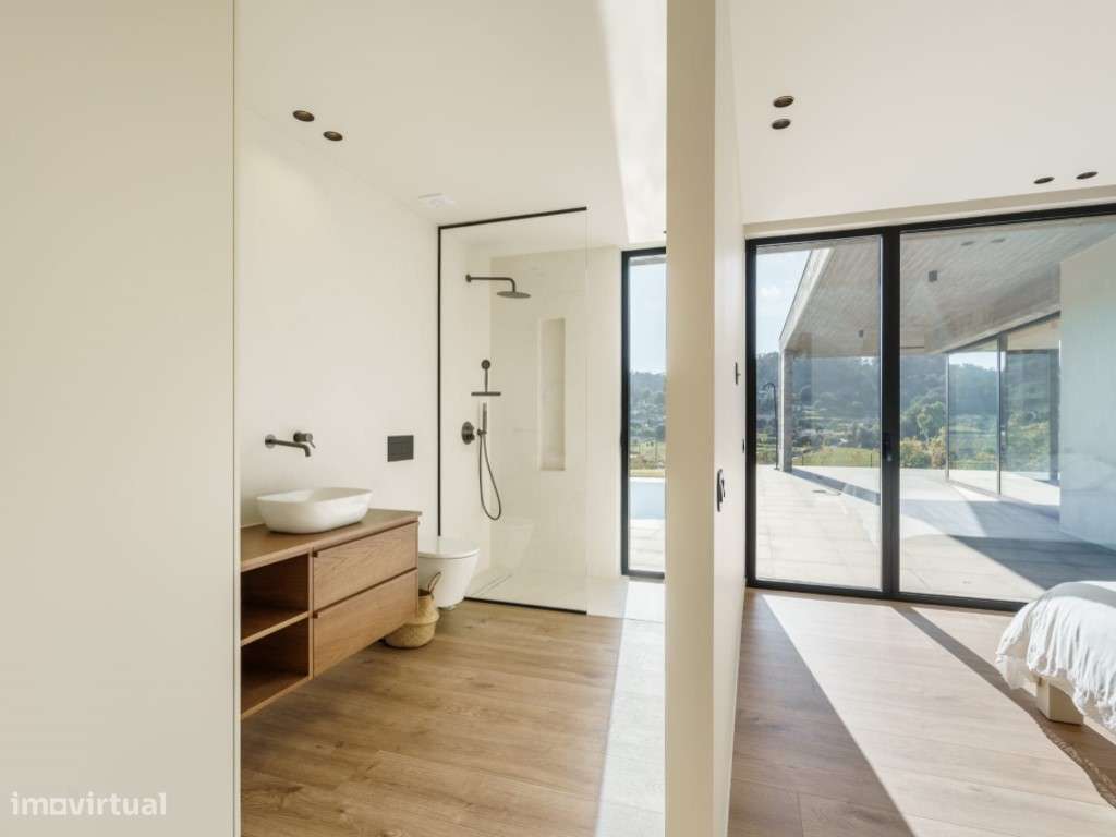 Moradia Térrea com Piscina Infinita e Vista Panorâmica sobre o Vale-56