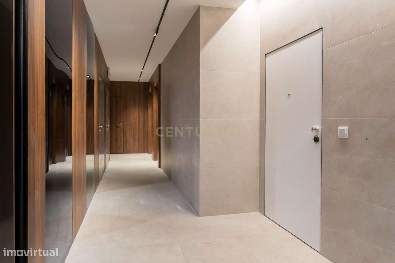 Dois Apartamentos Modernos (T3 + T2) na Qta. do Desembargador – Feijó-7