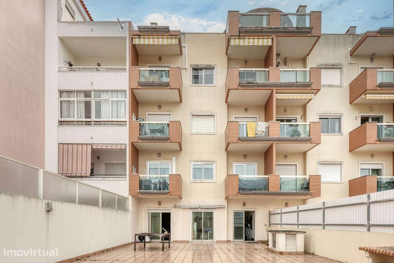 Apartamento T2 com Terraço Incrível || Costa da Caparica-17