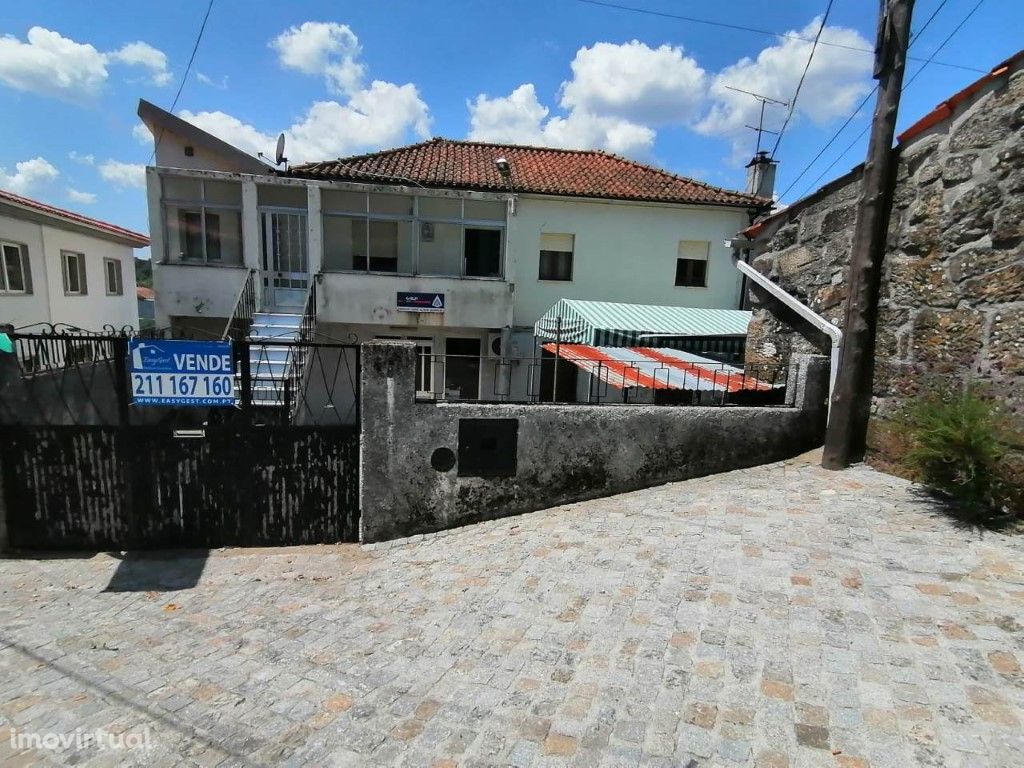 Moradia Isolada com espaço exterior, localizada na fregue...