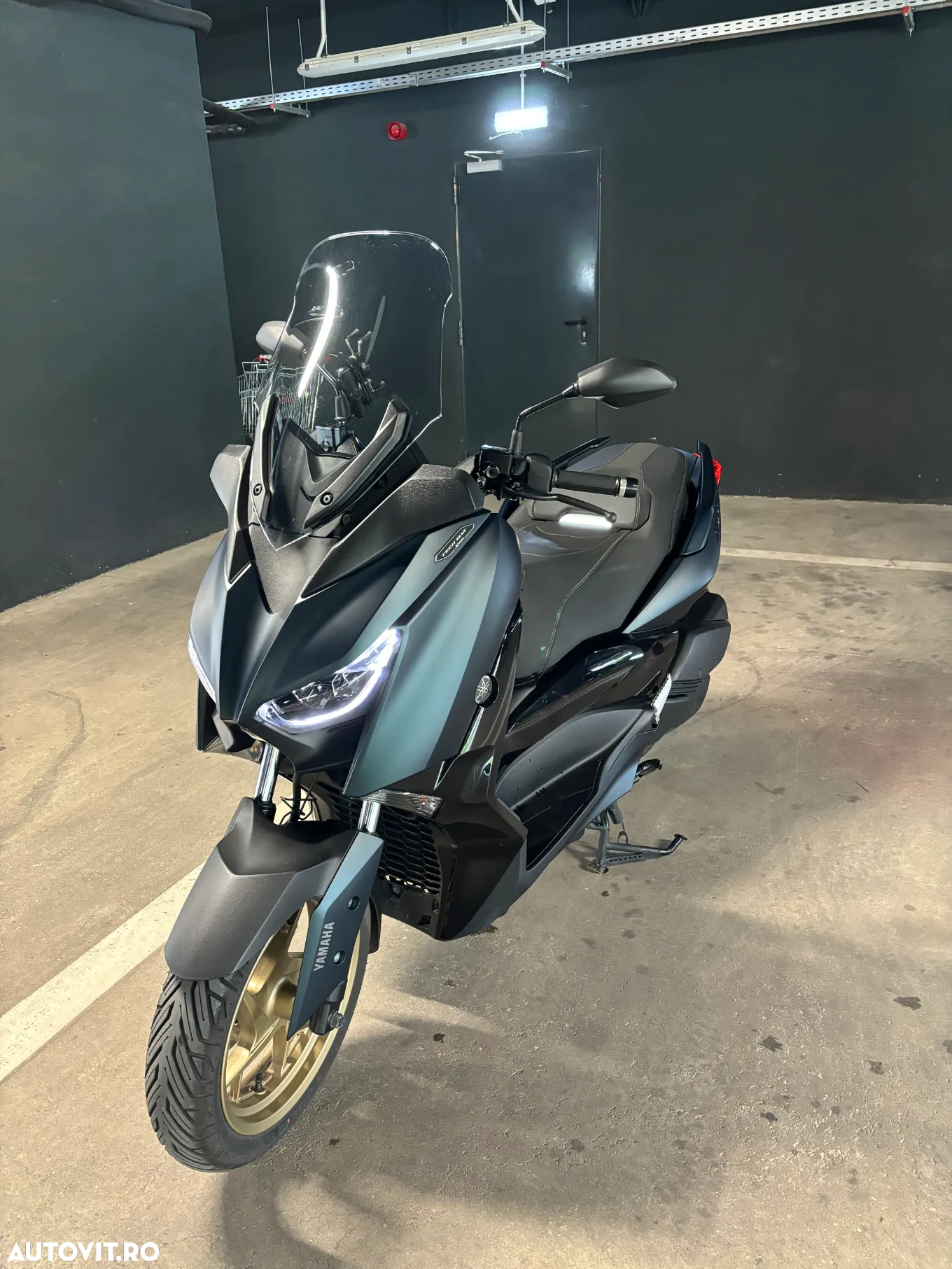 Yamaha XMAX 300 Tech MAX - 10