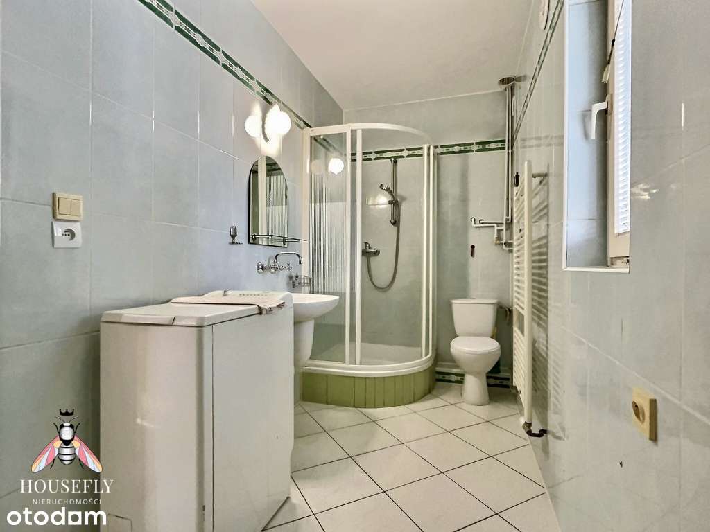 Niezależna część domu z garażem i własną działką-11