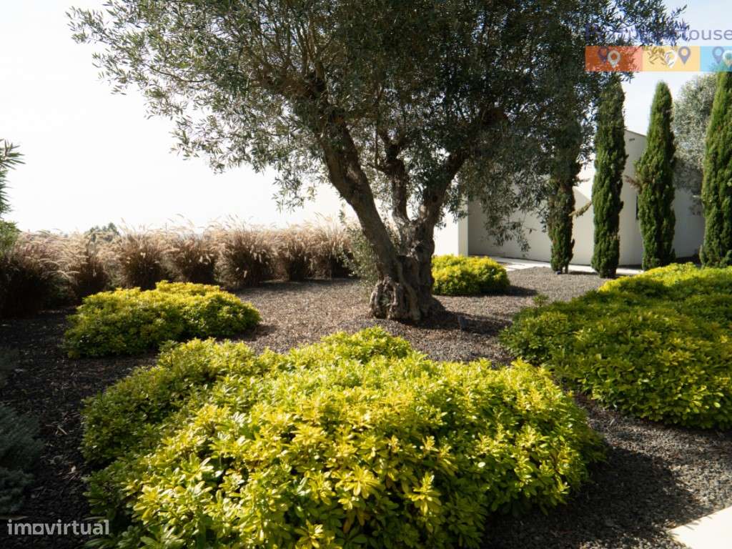 Moradia T4 de Luxo com terreno de 5.300 metros quadrados-15