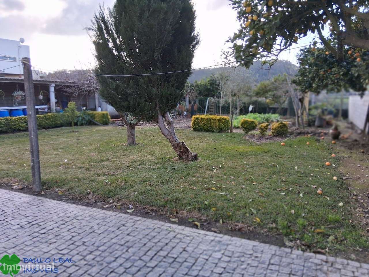 moradia 4 frentes em lote 900 m2 na trofa-17