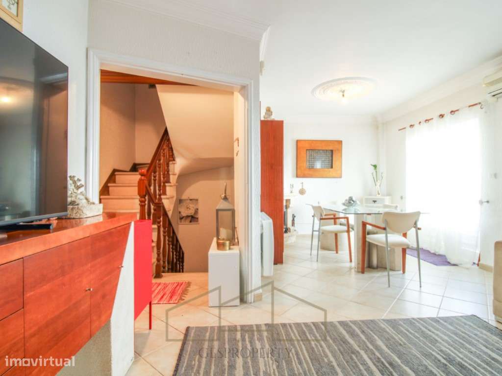 Moradia T3 nos Foros da Amora-5