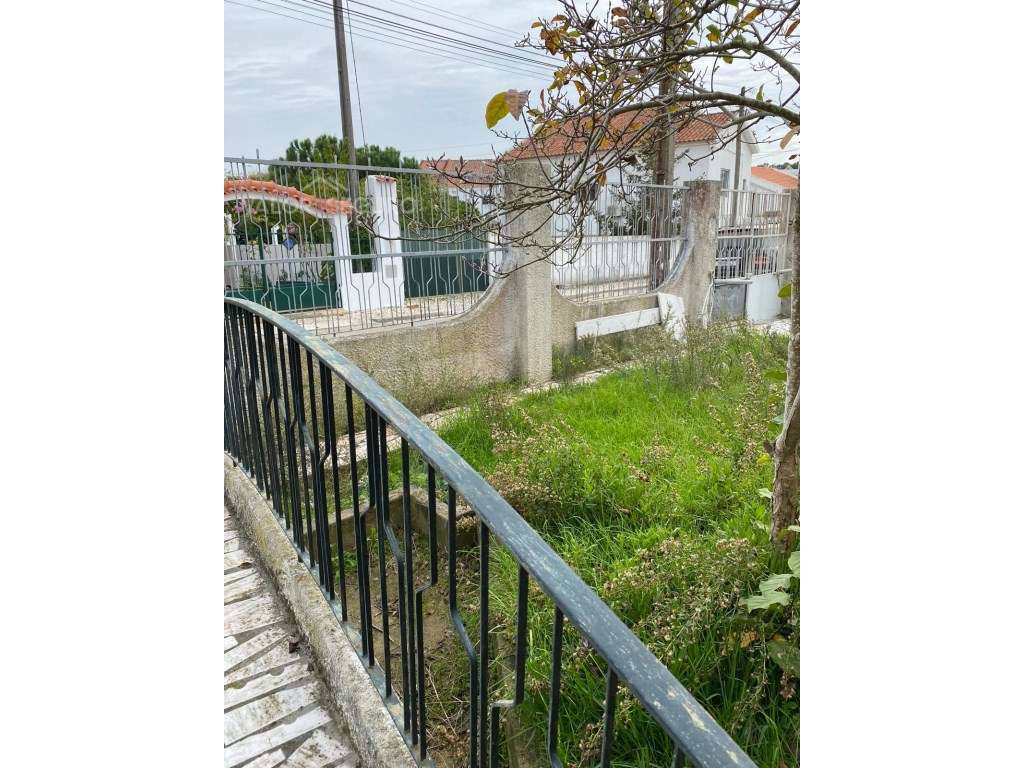 Moradia V6 em Charneca da Caparica-15