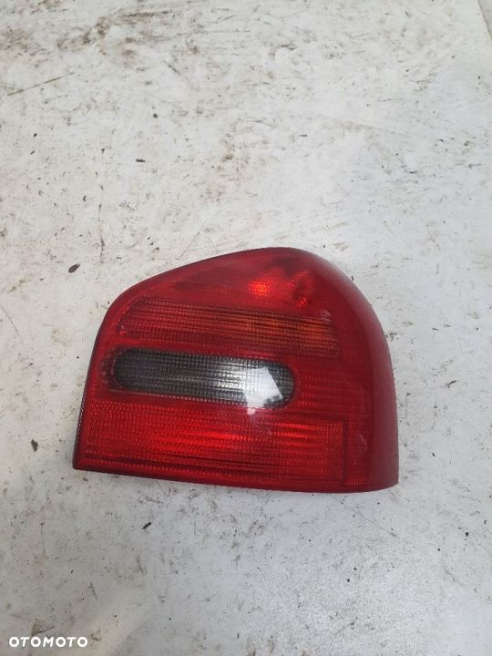 Audi A3 8L lampa prawy tył. - 1