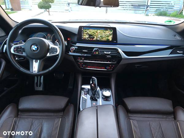 BMW Seria 5 M550i xDrive sport - 6