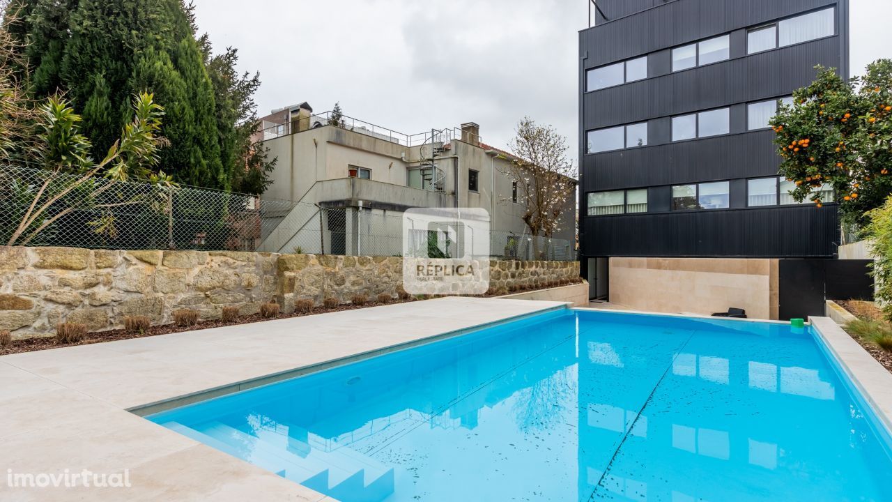 Penthouse T3 Mobilada com Terraço e Piscina na Senhora da Hora