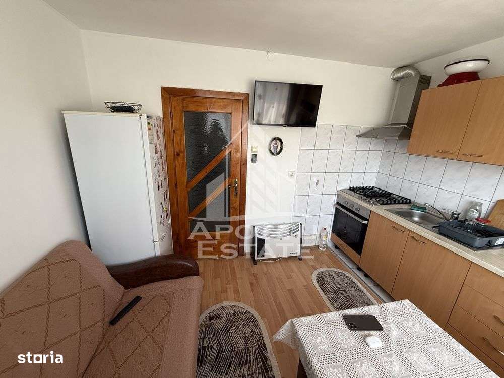 Apartament cu o camera, decomandat,mobilat si utilat,zona Buziasului - Imagine principală: 5/8