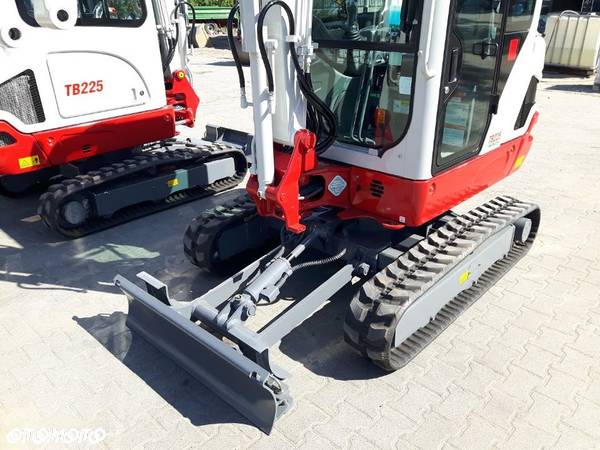 Takeuchi Nowa Japońska Takeuchi TB225 NOWOŚĆ - Minikoparka - 2