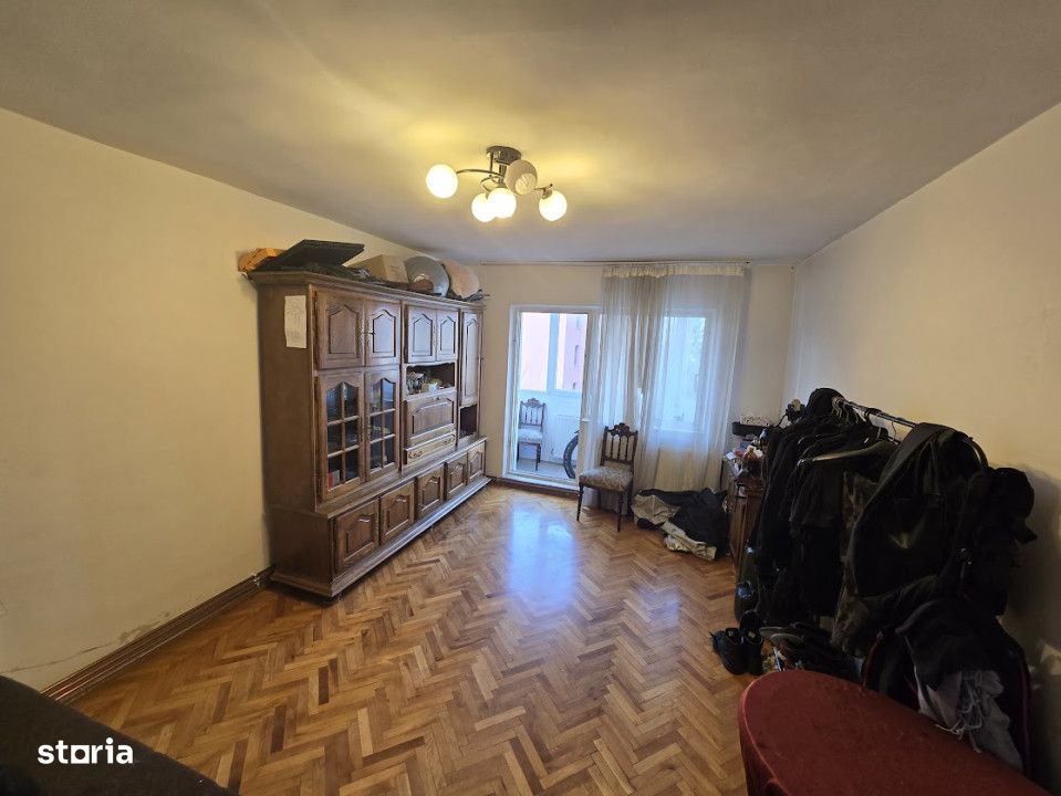 Apartament 3 Camere Decomandat, Etaj 2, Titulescu