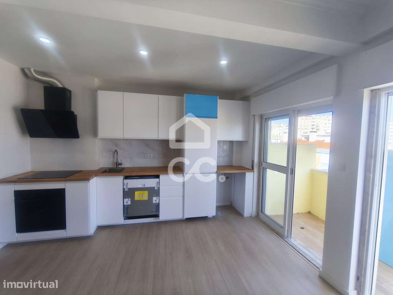 T3 Renovado com 3 Varandas na Amadora-19