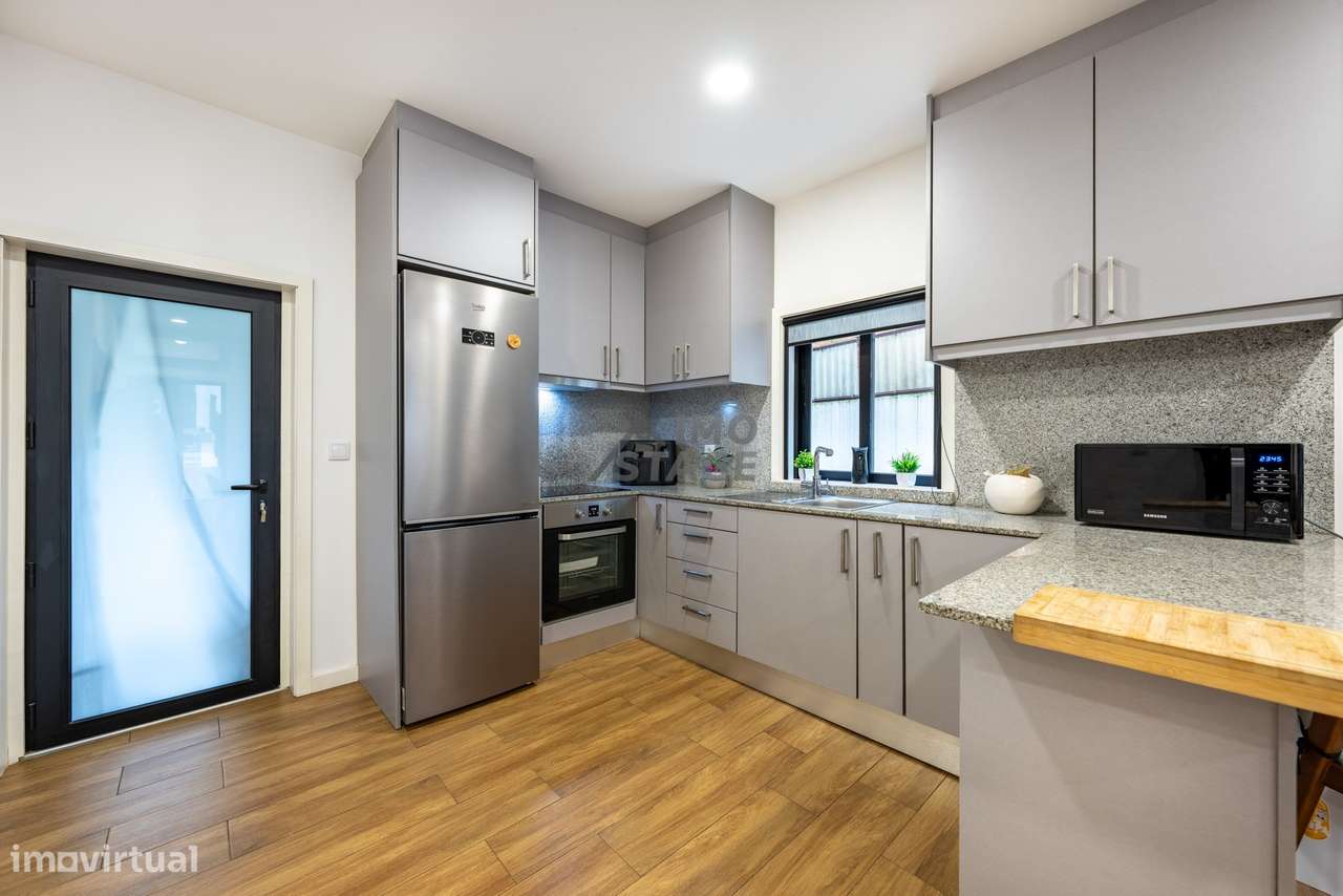 Moradia Bi-Familiar Renovada | Ermesinde – Santa Rita T1+1 e T2-8