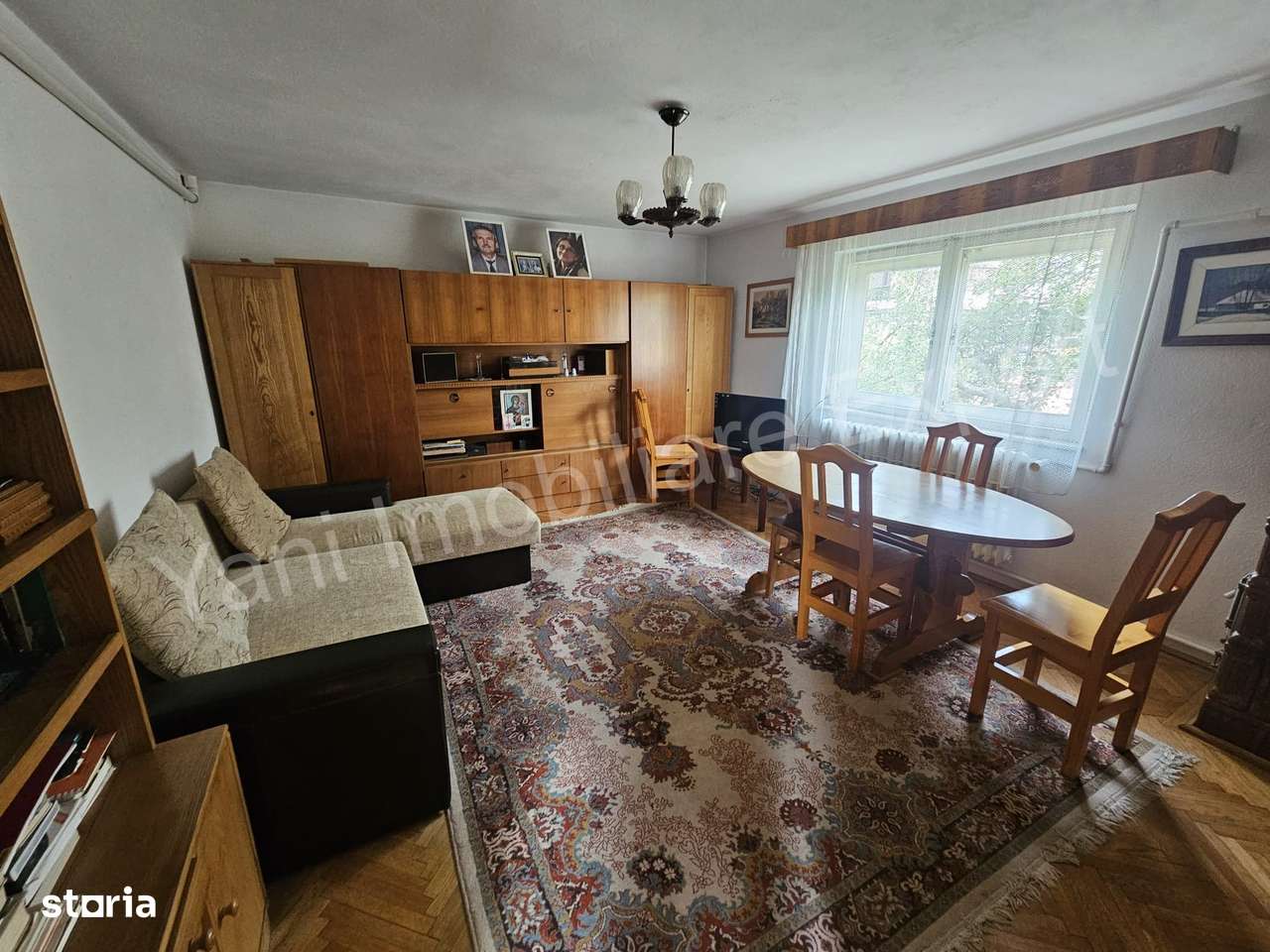 Casă de vânzare în Curtea de Argeș, zona " Vlaicu Vodă ". - Imagine principală: 4/20