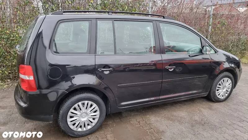 Volkswagen Touran 2.0 FSI Trendline - 20