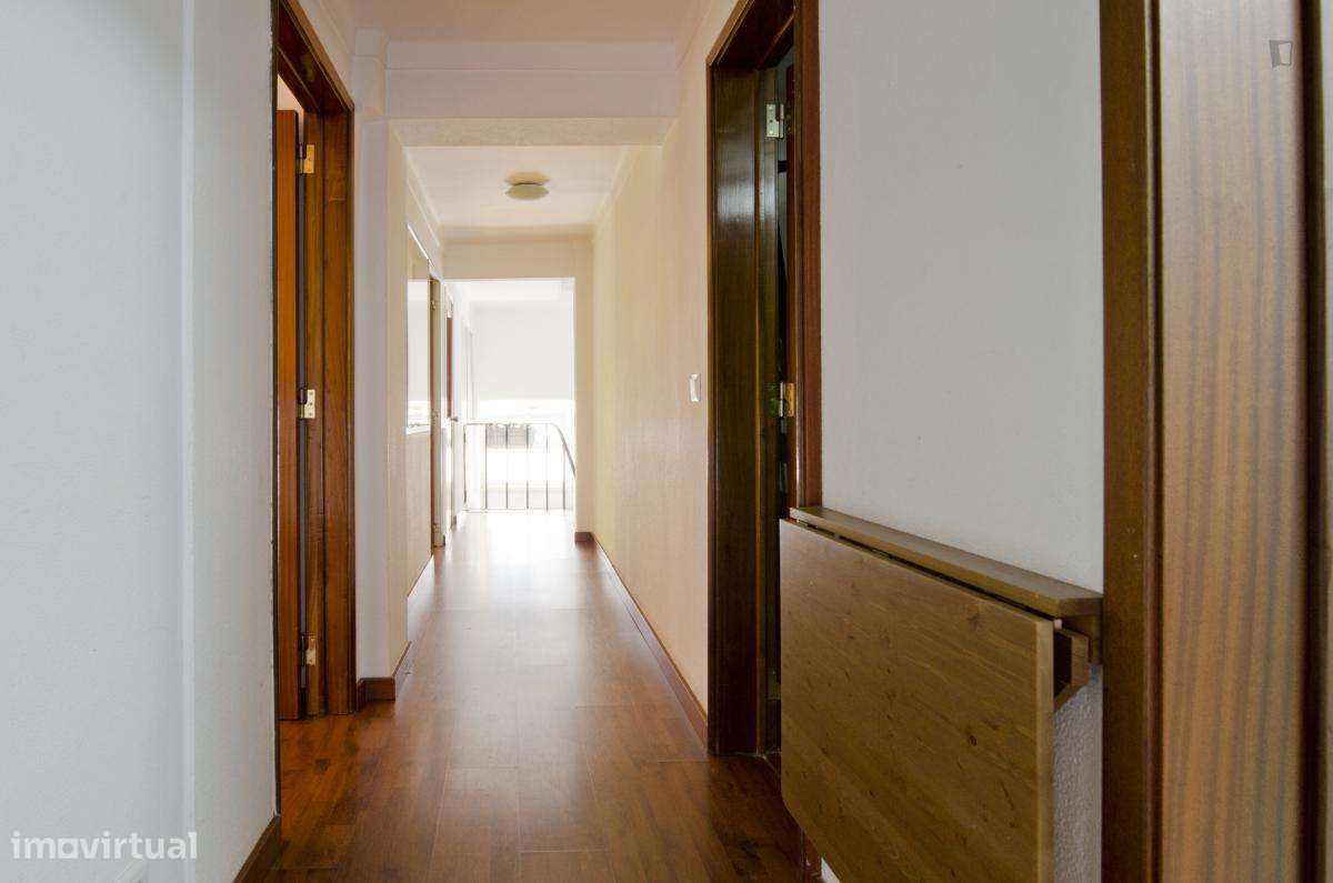 Quarto - localizado em Anjos Lisbon - Grande imagem: 2/9