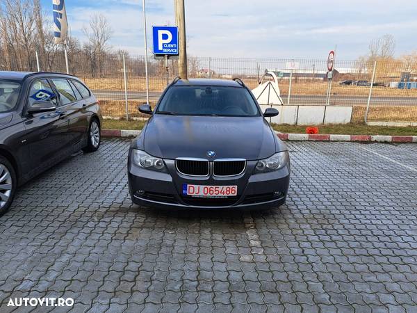 BMW Seria 3 320i Touring Aut. - 2