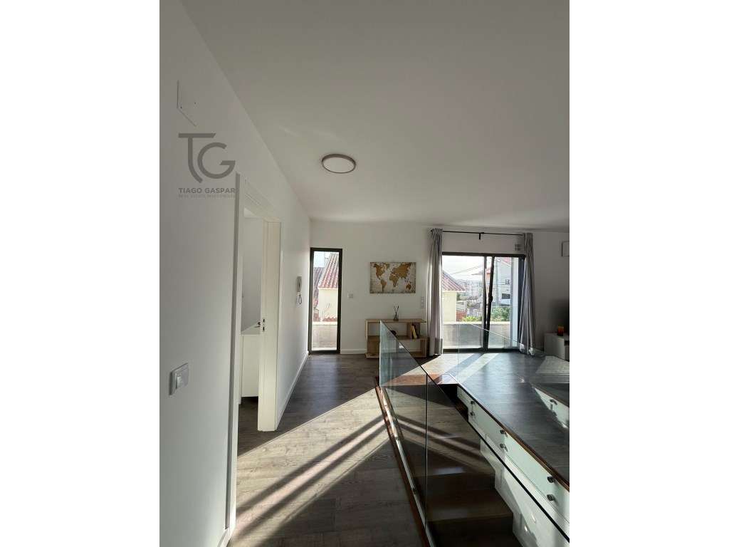 T2 com Terraço e Garagem em Ericeira-8