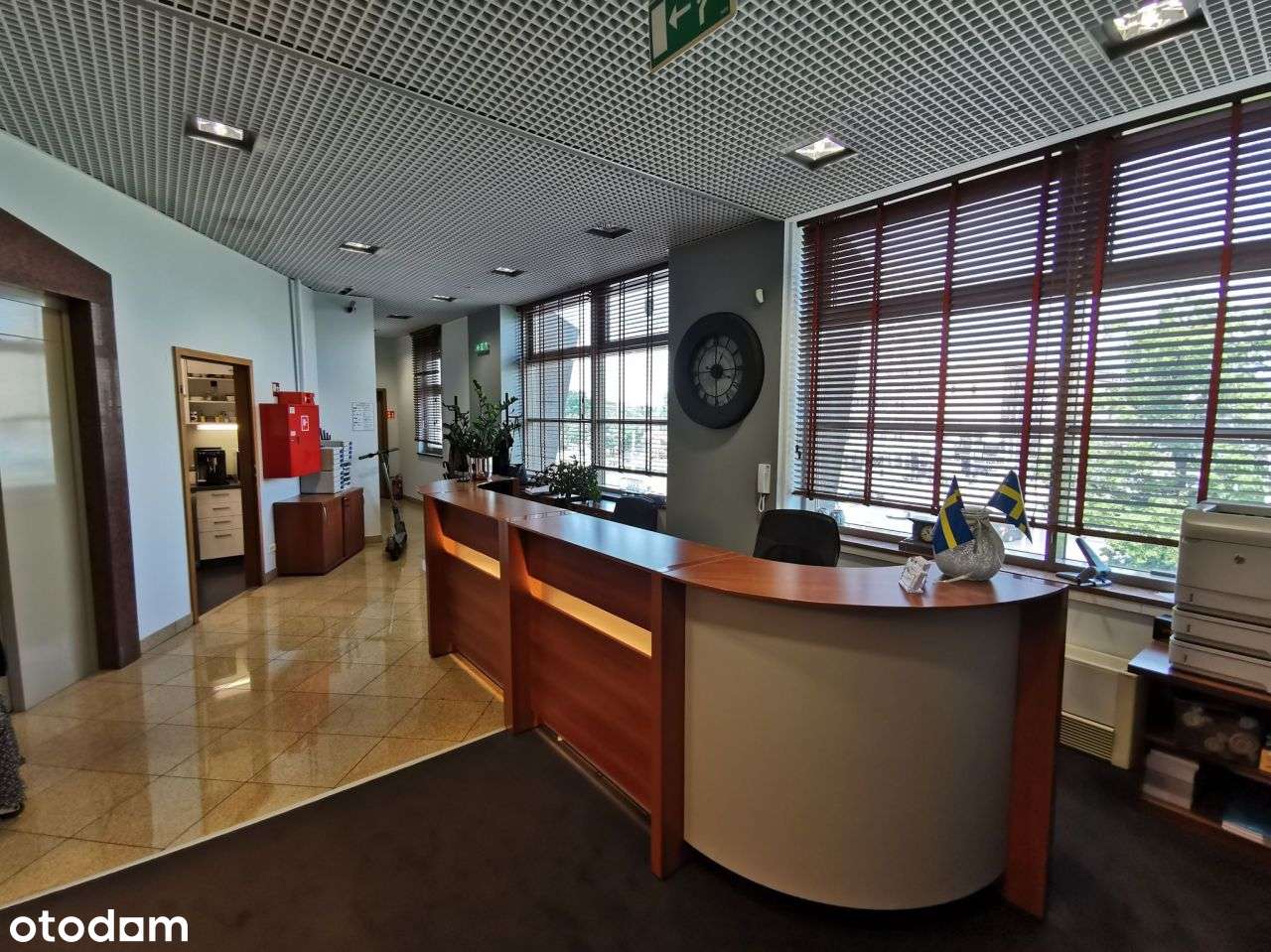 Obiekt handlowo-biurowy 1884m2 na sprzedaż-16