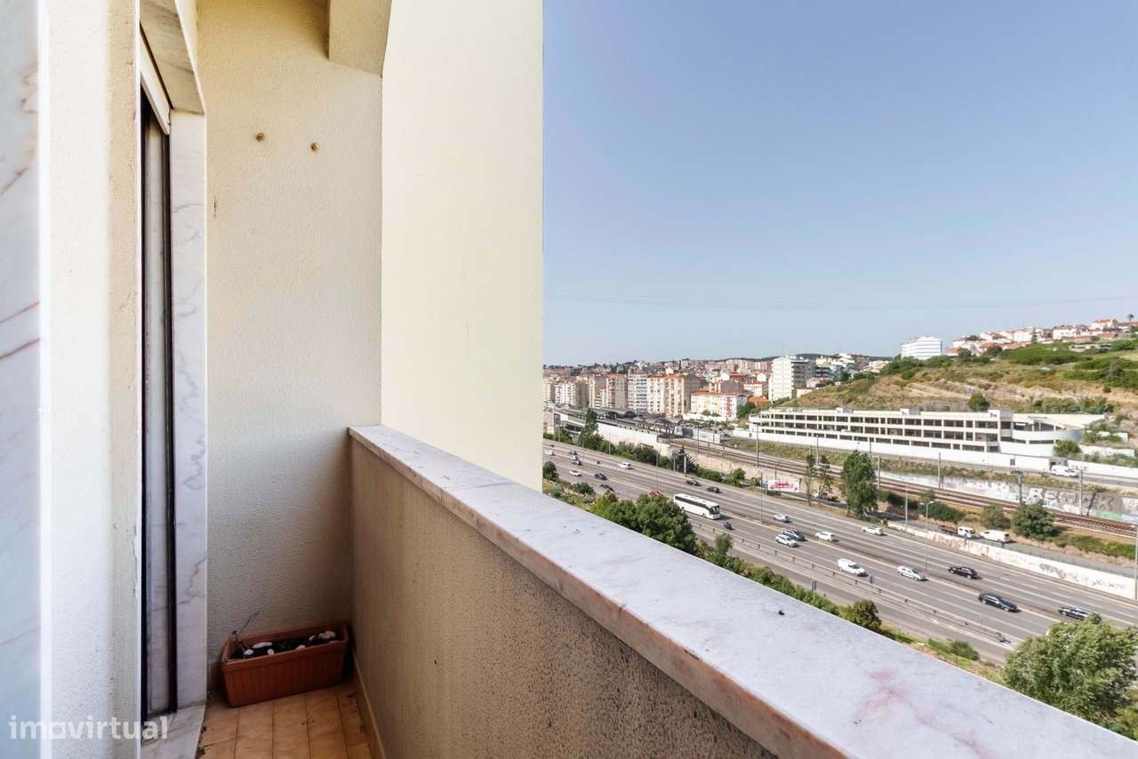 Apartamento T2 c/ Varanda no Casal do Cotão, Sintra-23