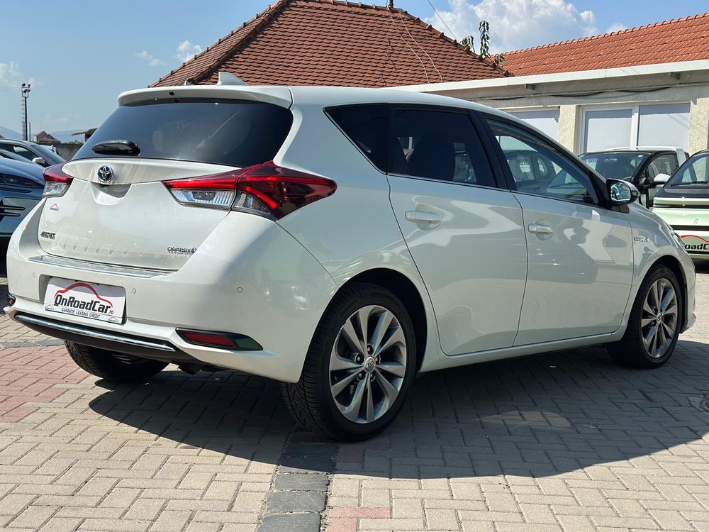 Toyota Auris 1.8 VVT-i Automatik Executive