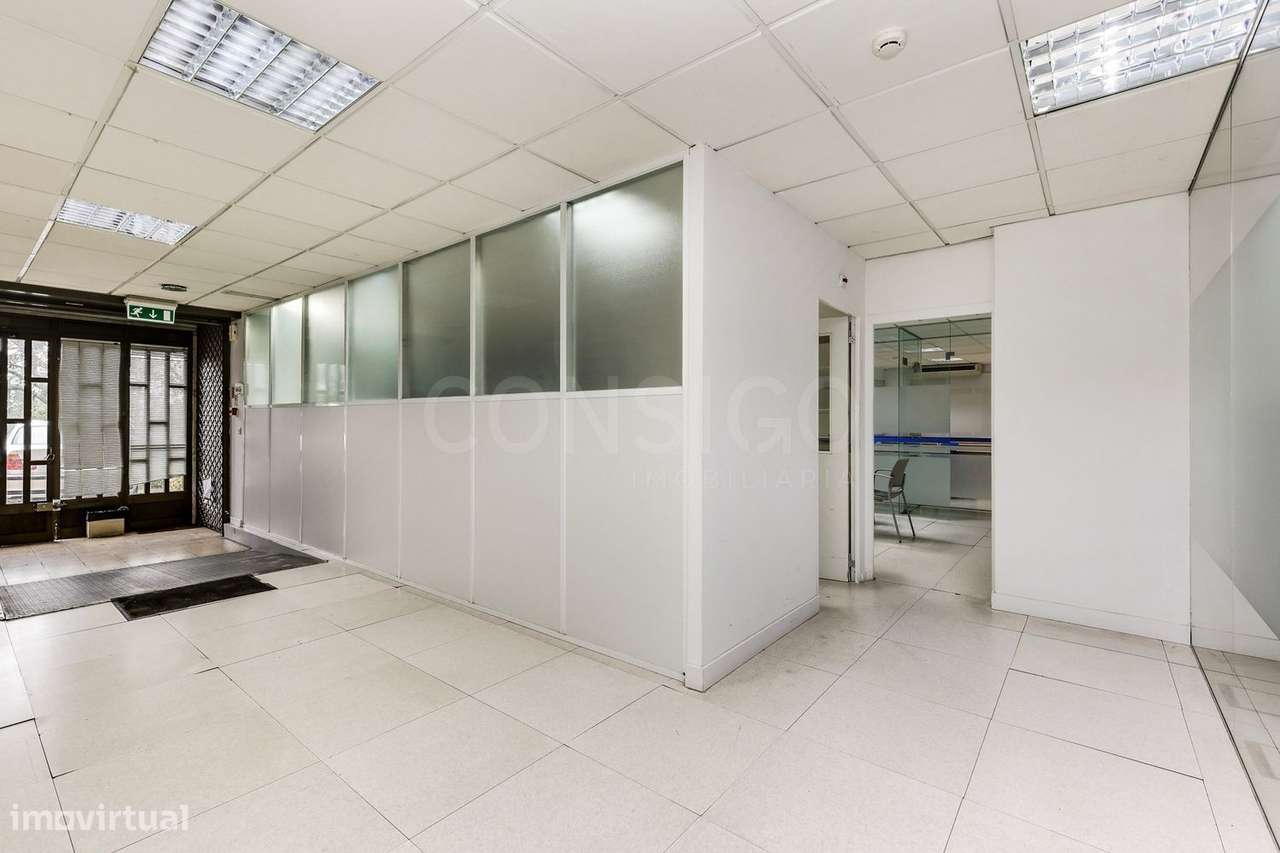 Escritório, loja e armazém com 550 m² em Linda-a-Velha, pronto a funci-11