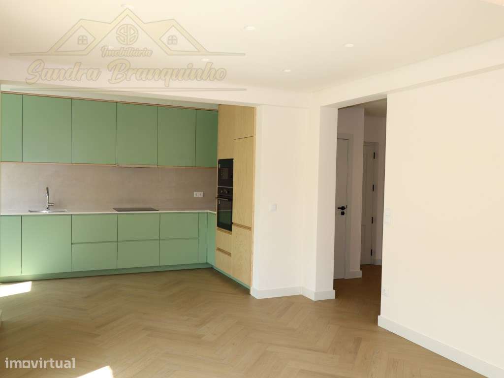 Apartamento RENOVADO(novo) com vista mar-13