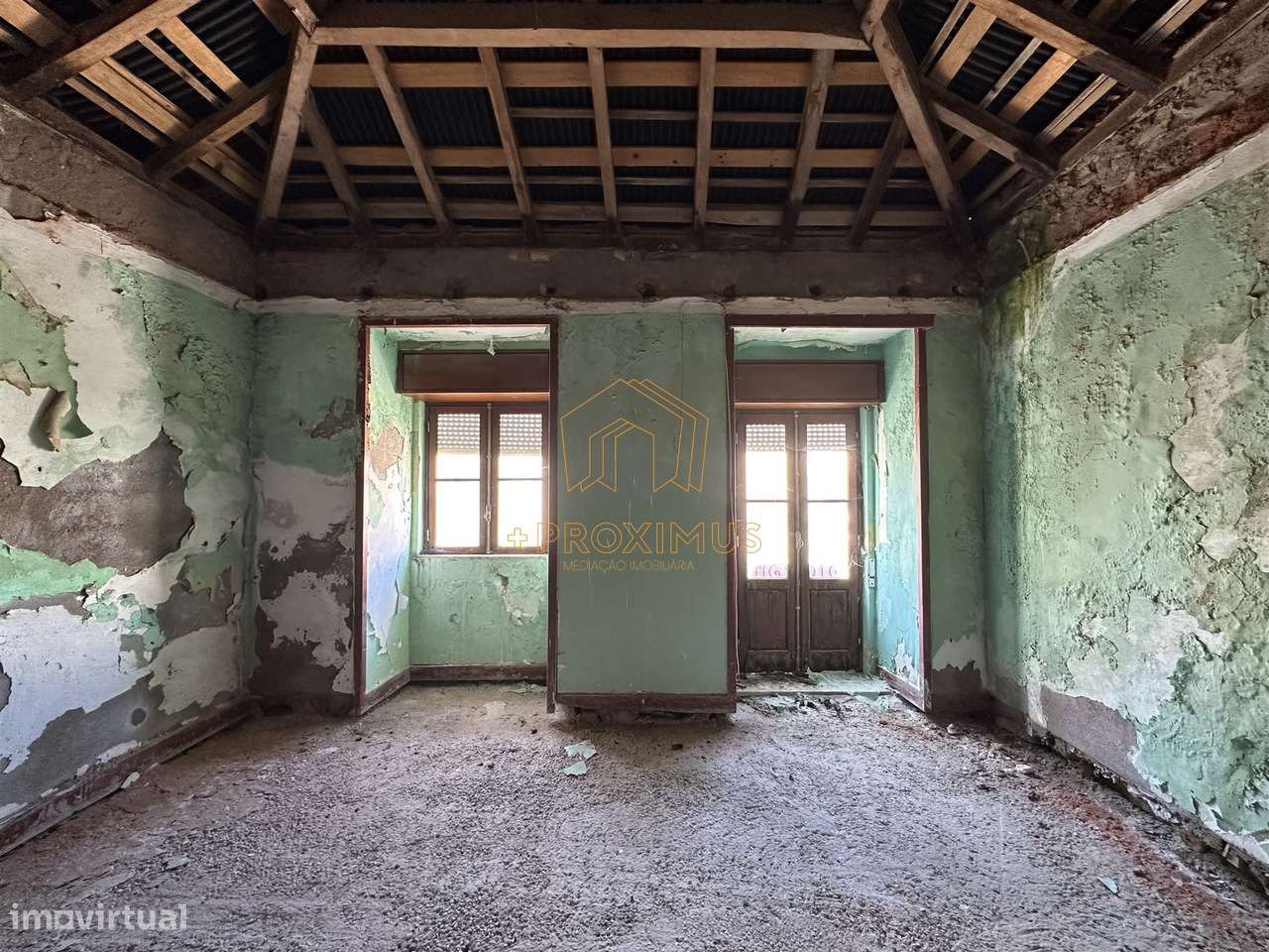 Moradia p/ restaurar c/ vista mar-22