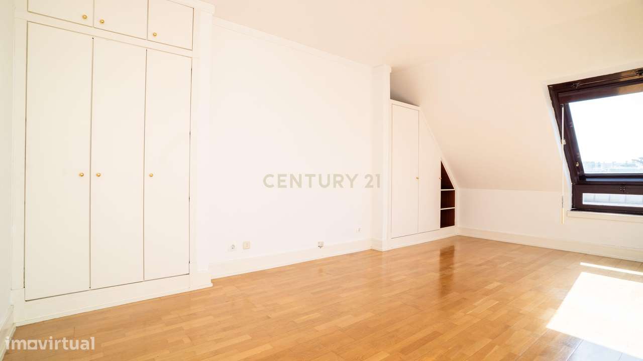 Apartamento T3 com Vista Mar – 5º Andar – A Dois Passos do Casino Esto-29