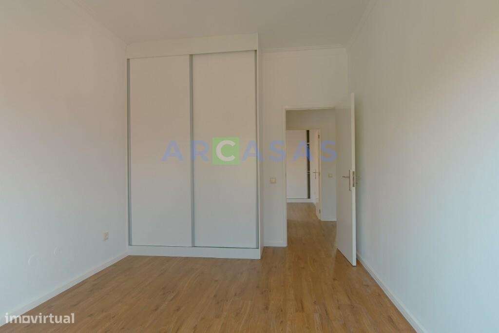 Apartamento T3 com garagem e varandas em Águas Santas, Maia-18