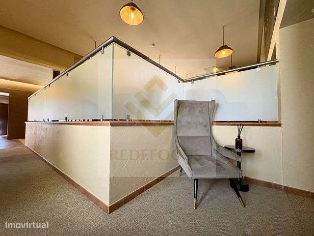 Trespasse / Arrendamento de Restaurante Moderno com Forno a Lenha em S-10