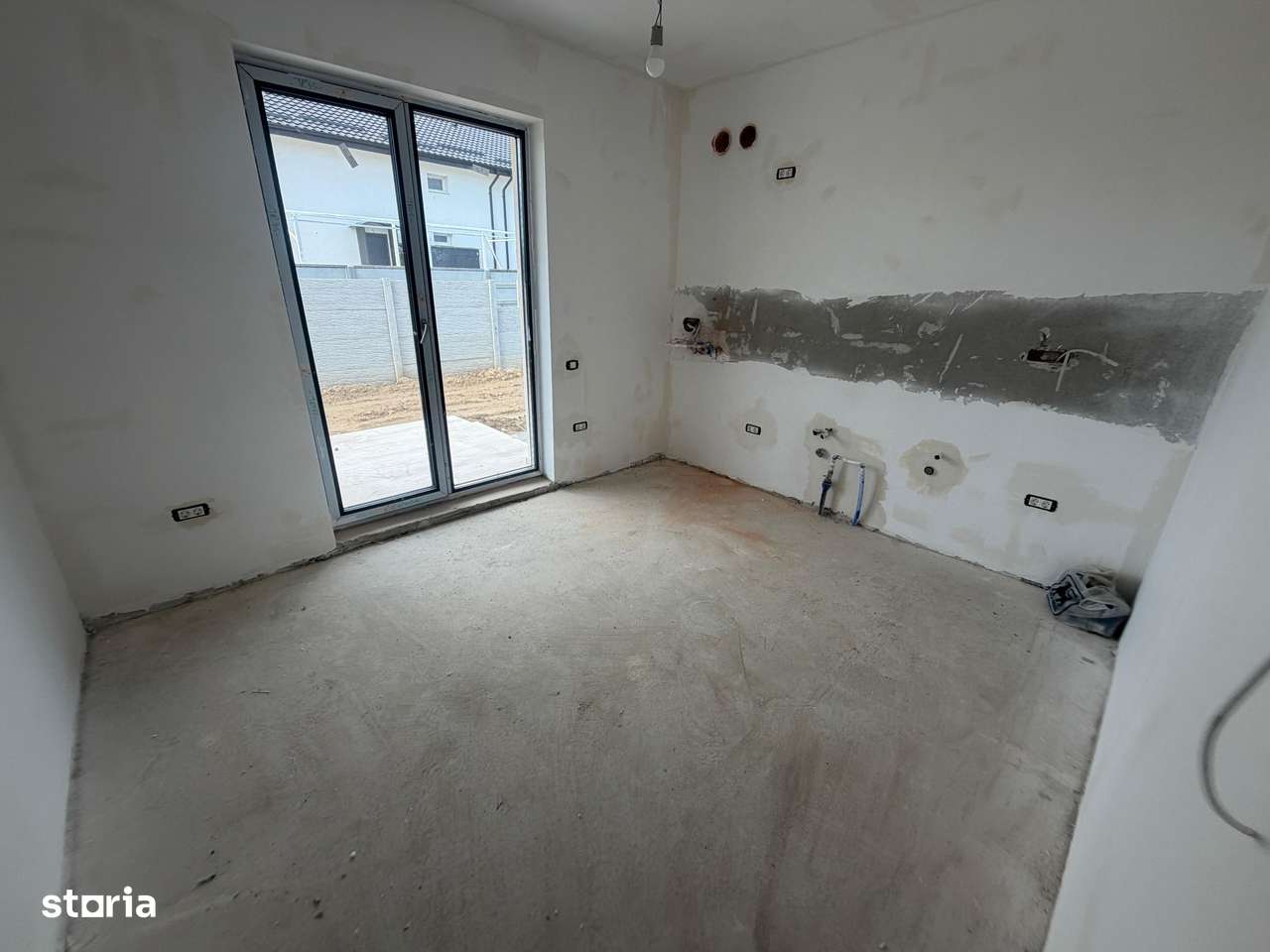 CASA INDIVIDUALA- 4 CAMERE, TOATE UTILITATILE, TEREN 240 MP, COMIS 0%-10