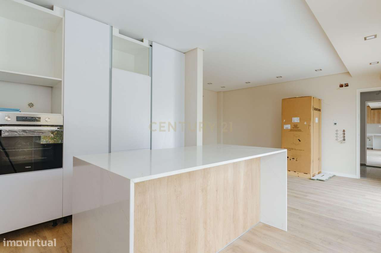 Apartamento T2 Novo com Vista Panorâmica em Loures-15