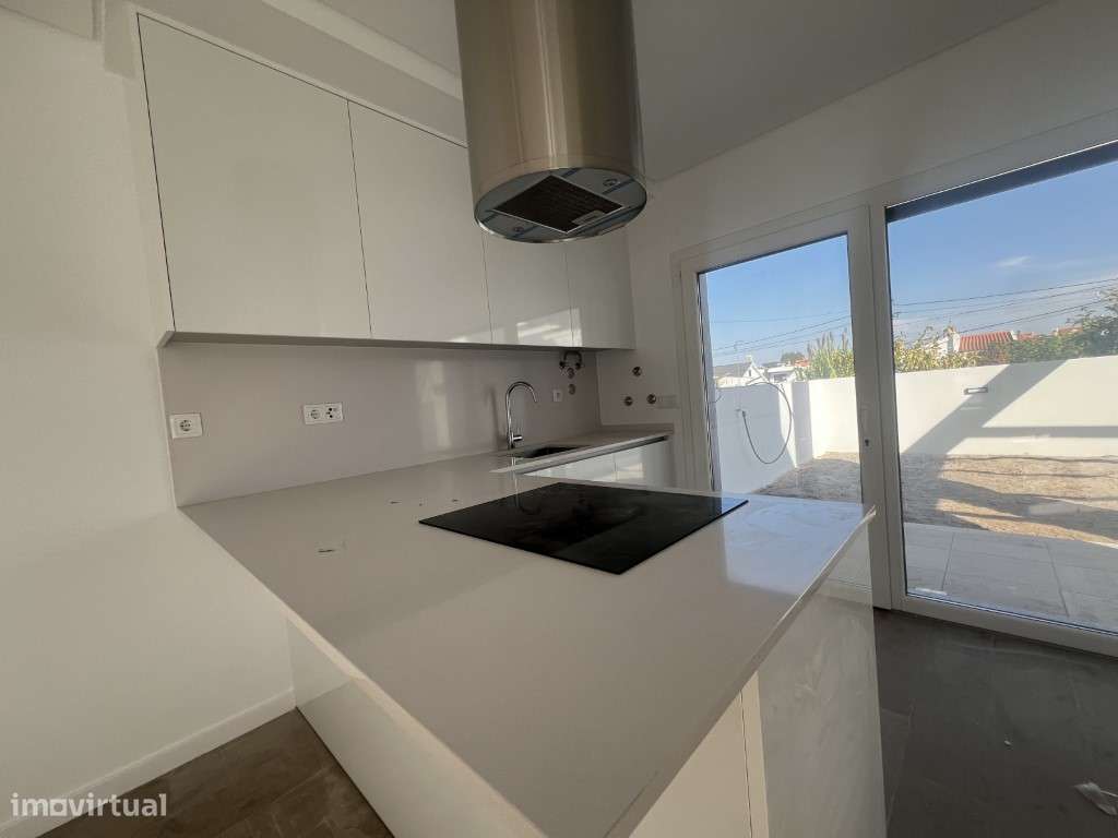 moradia T3 em Fernão Ferro com ótima localização - Grande imagem: 4/17