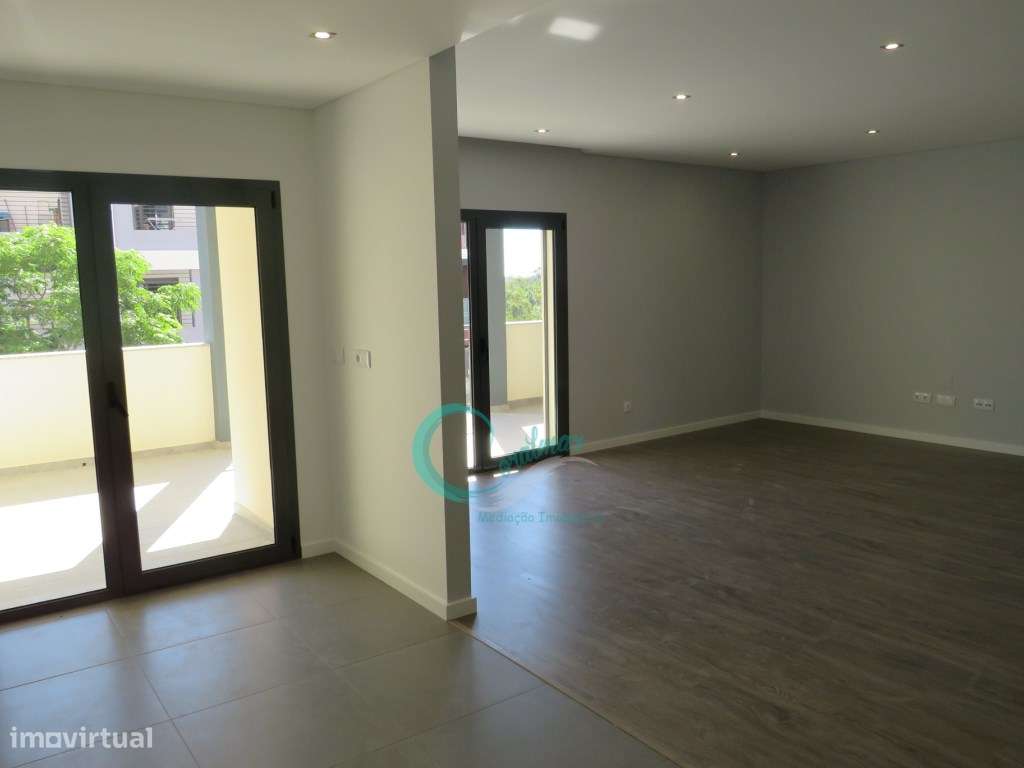 Apartamento T3 com varandas em Santa Marta do Pinhal, Corroios - Grande imagem: 2/45