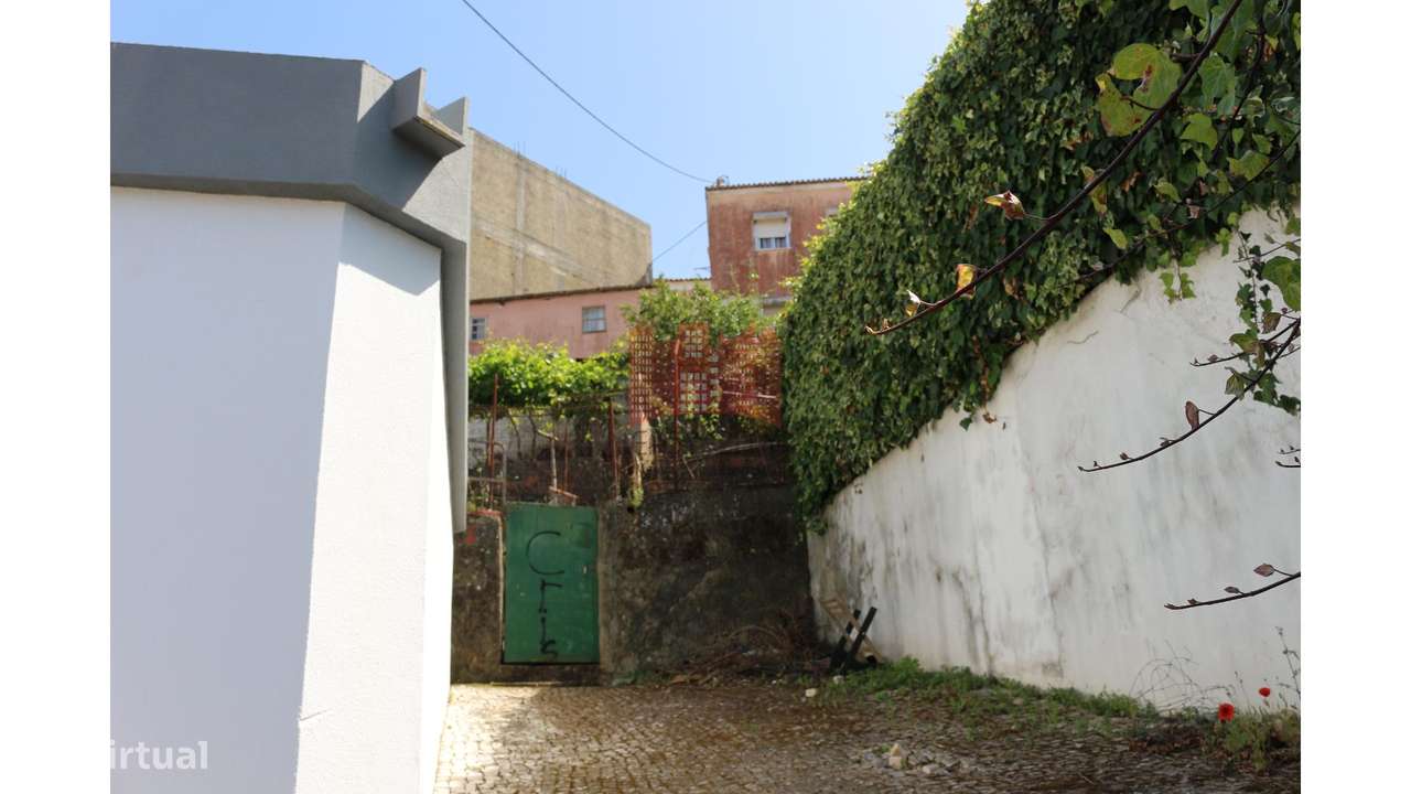 Moradia T2+T2 | Terreno 326 M2-7